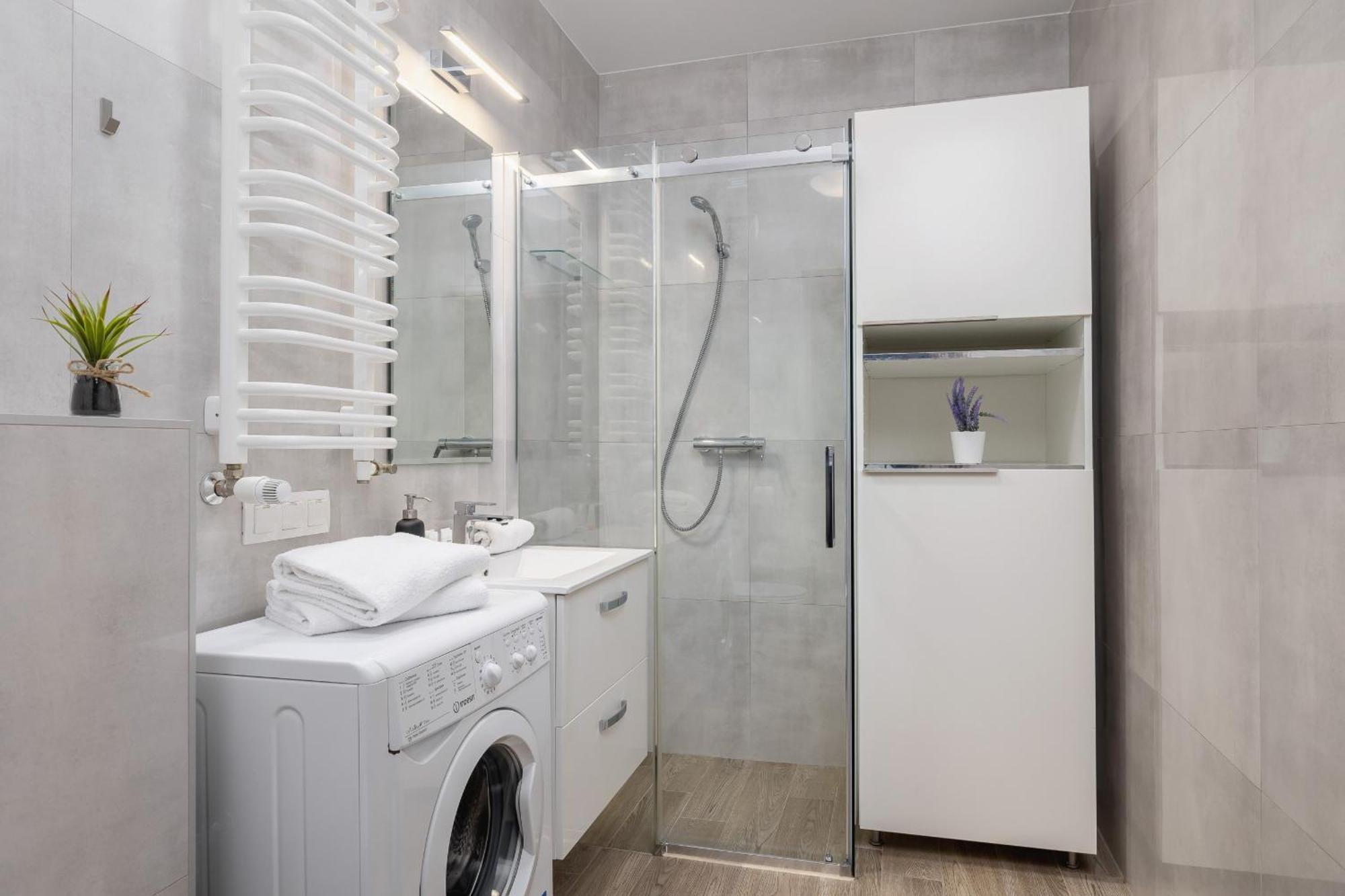 Cracow Royal Blue Avia Estate By Renters Krakau