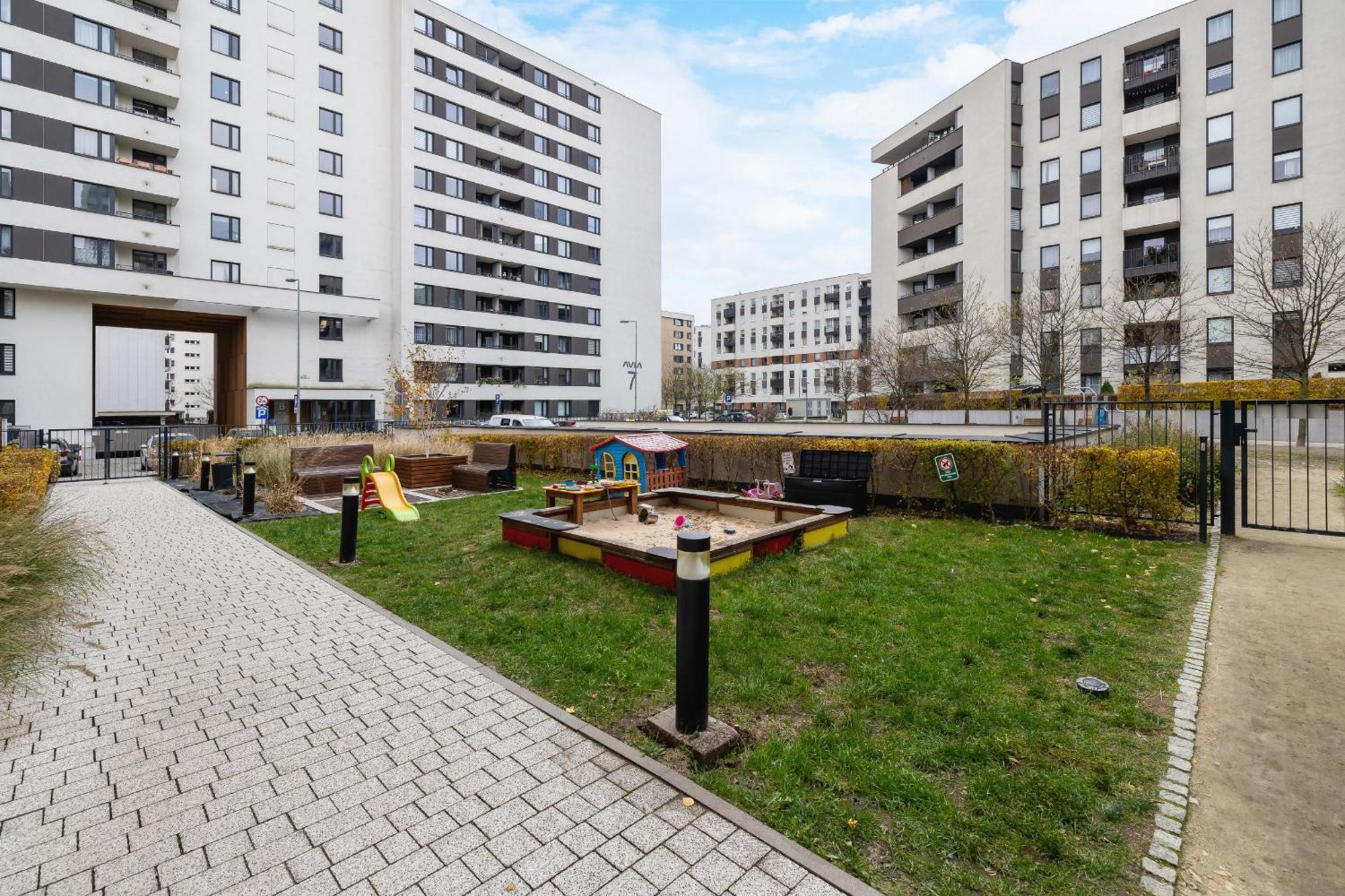 Cracow Royal Blue Avia Estate By Renters Krakow