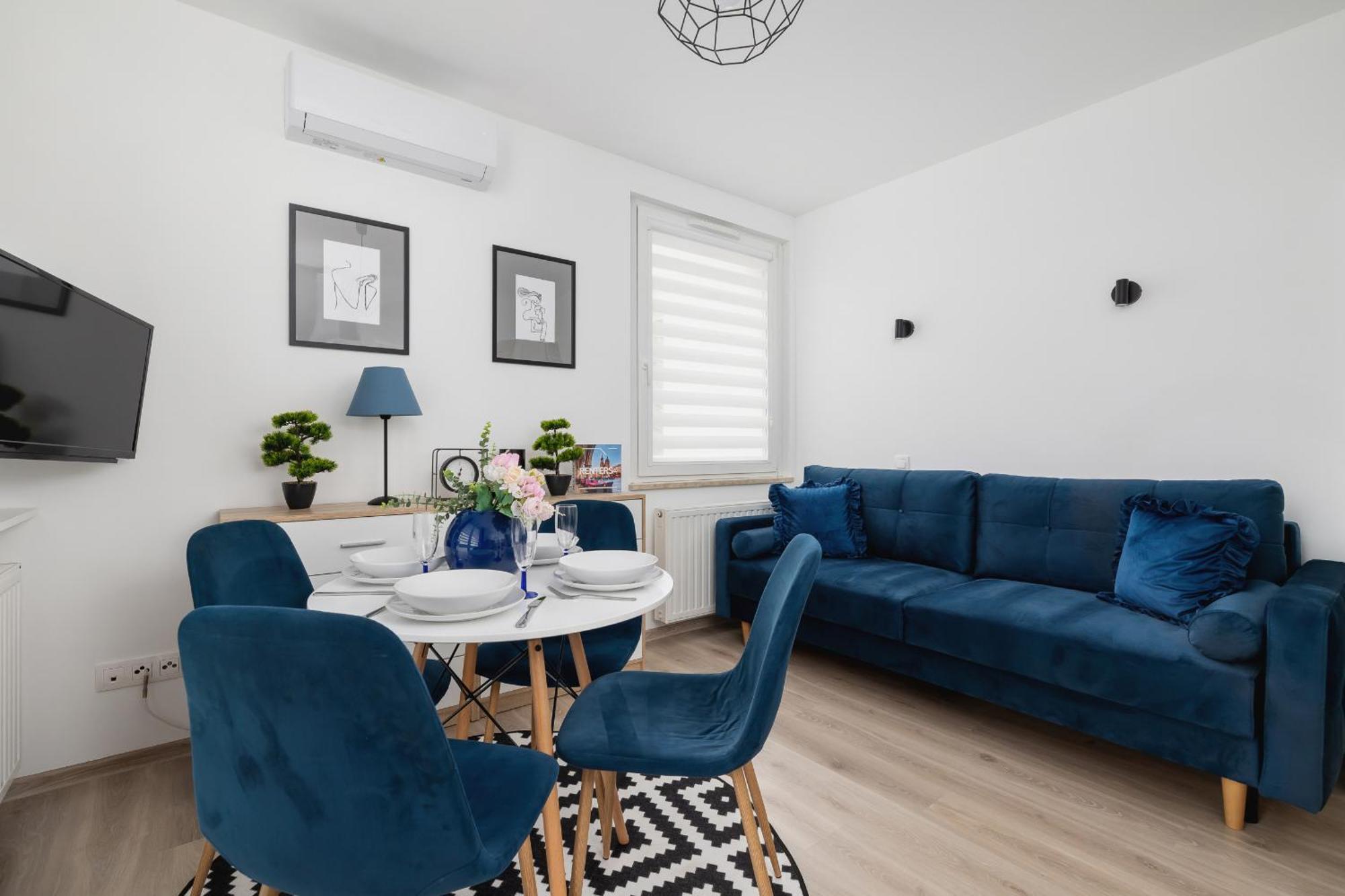 Cracow Royal Blue Avia Estate By Renters *